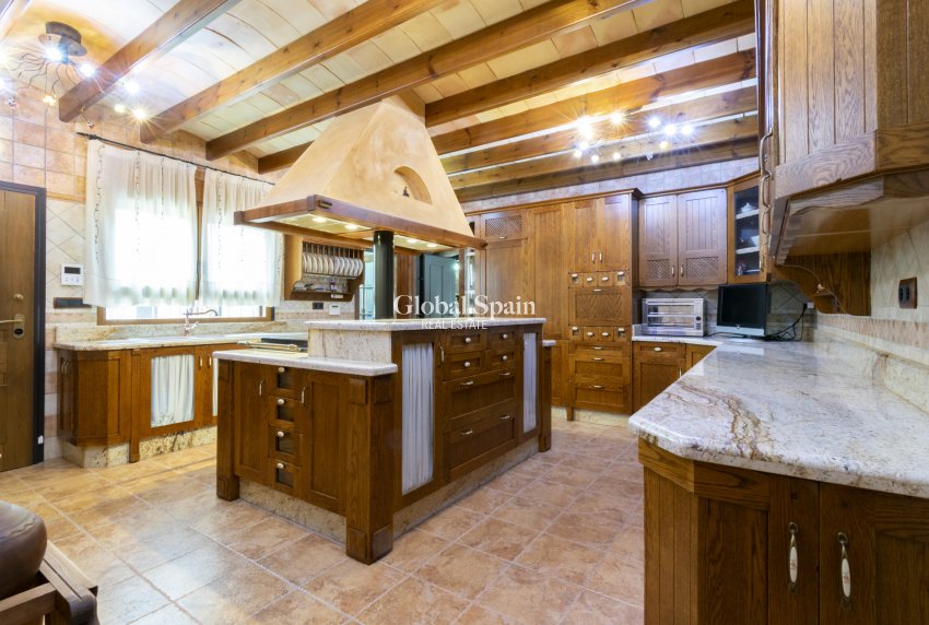 Revente - VILLA -
EL BEAL - Inland