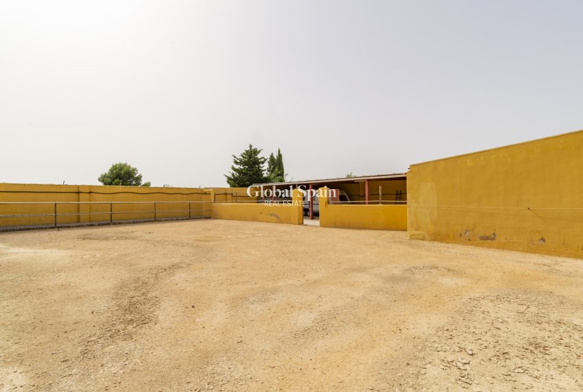 Revente - VILLA -
EL BEAL - Inland