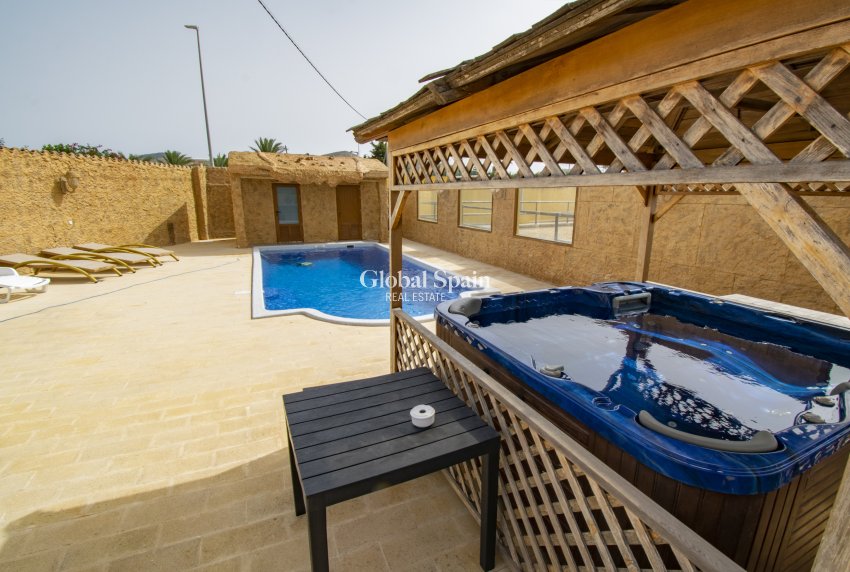 Revente - VILLA -
EL BEAL - Inland