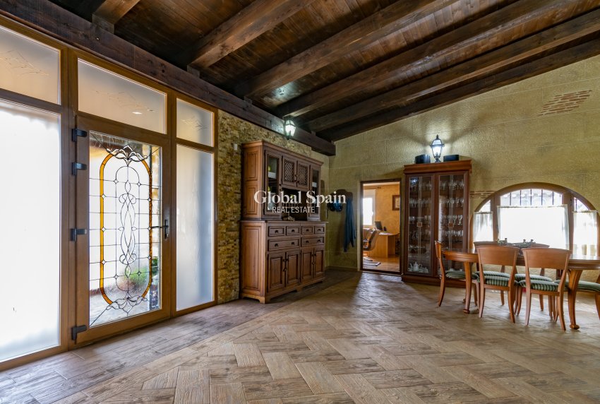 Revente - VILLA -
EL BEAL - Inland