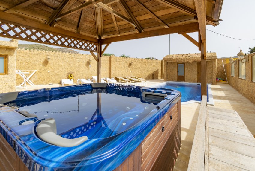 Revente - VILLA -
EL BEAL - Inland