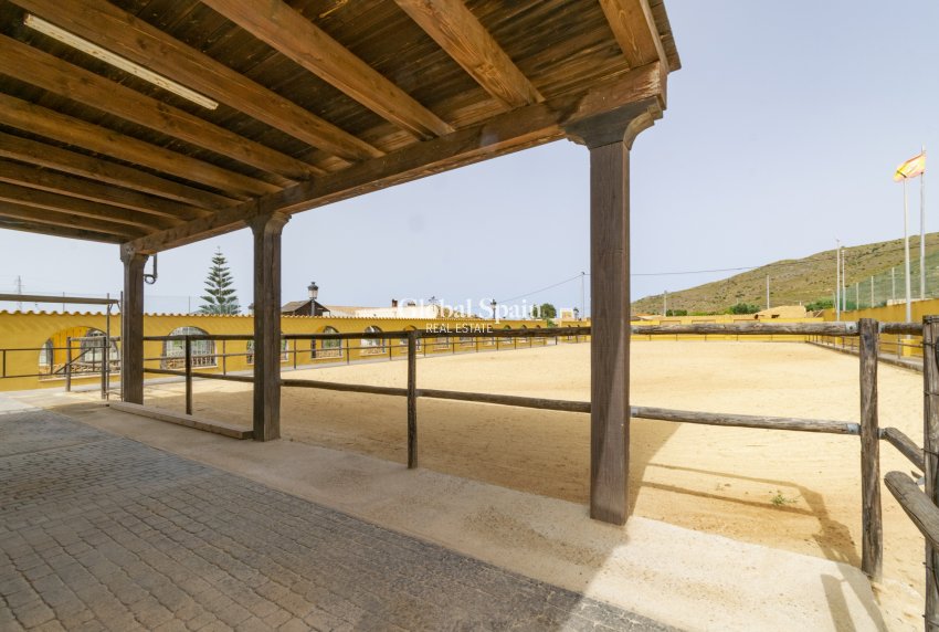 Revente - VILLA -
EL BEAL - Inland