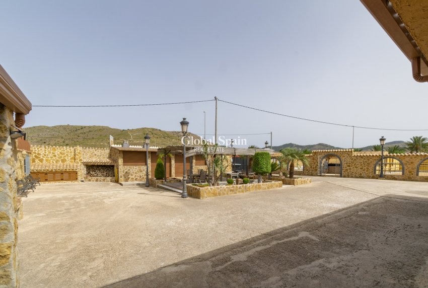 Revente - VILLA -
EL BEAL - Inland