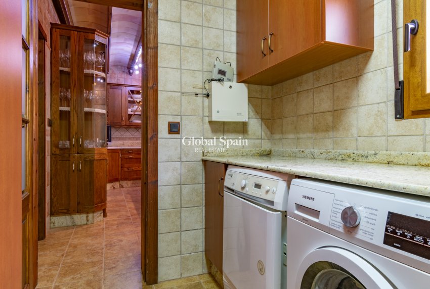 Revente - VILLA -
EL BEAL - Inland