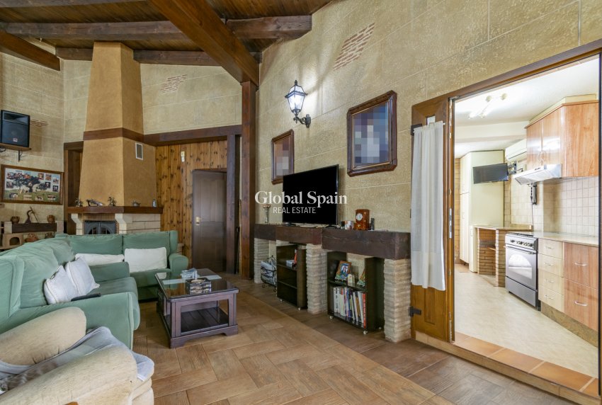 Revente - VILLA -
EL BEAL - Inland