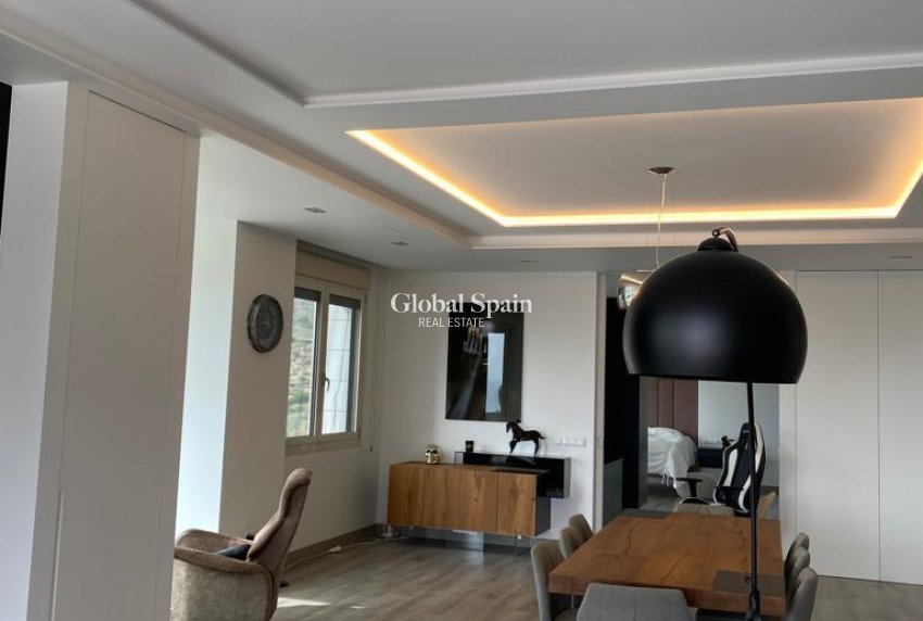 Revente - VILLA -
EL CAMPELLO - Costa Blanca