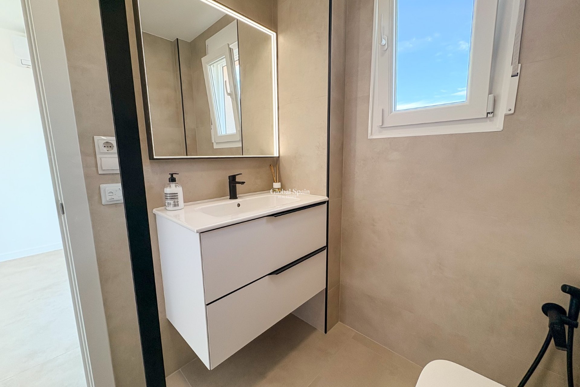 Revente - VILLA -
EL CAMPELLO - Pueblo Acantilado - Venta Lanuza