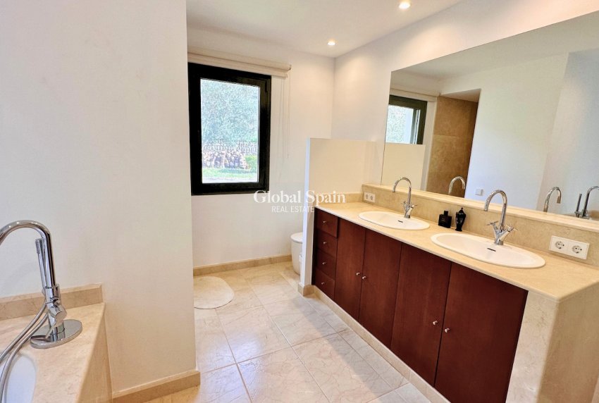 Revente - VILLA -
ESPORLES - optional location detail