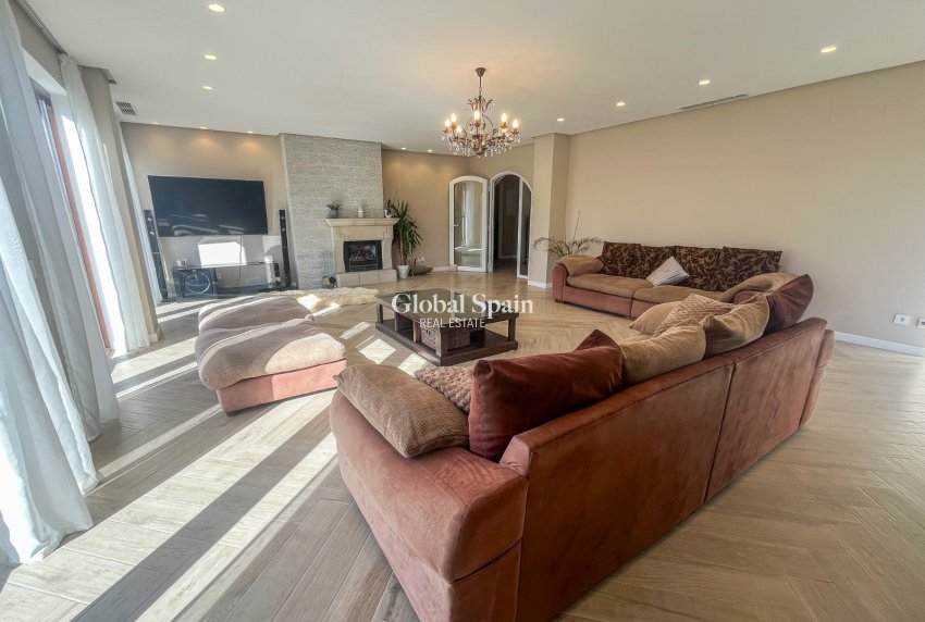 Revente - VILLA -
FINESTRAT