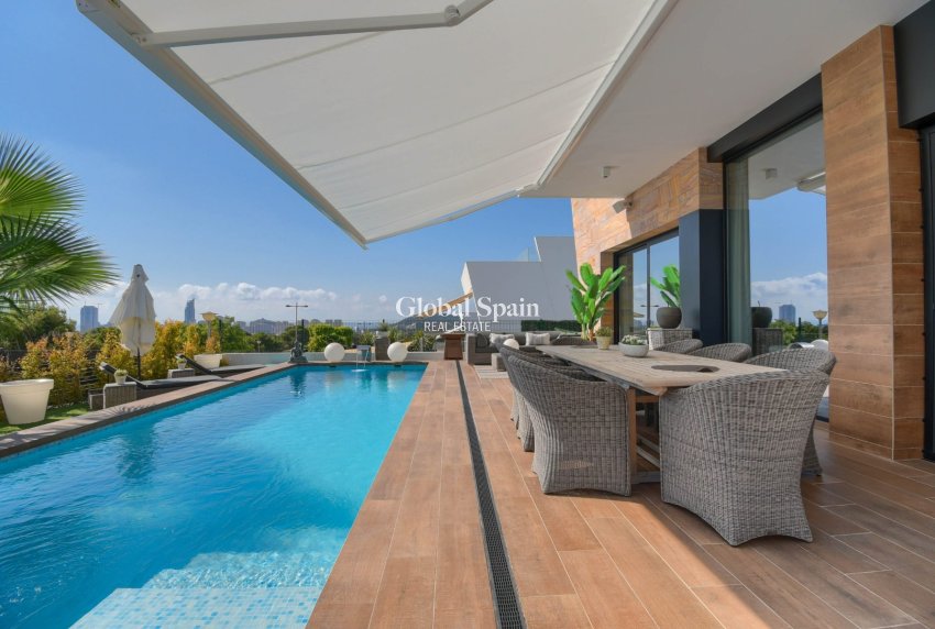 Revente - VILLA -
FINESTRAT