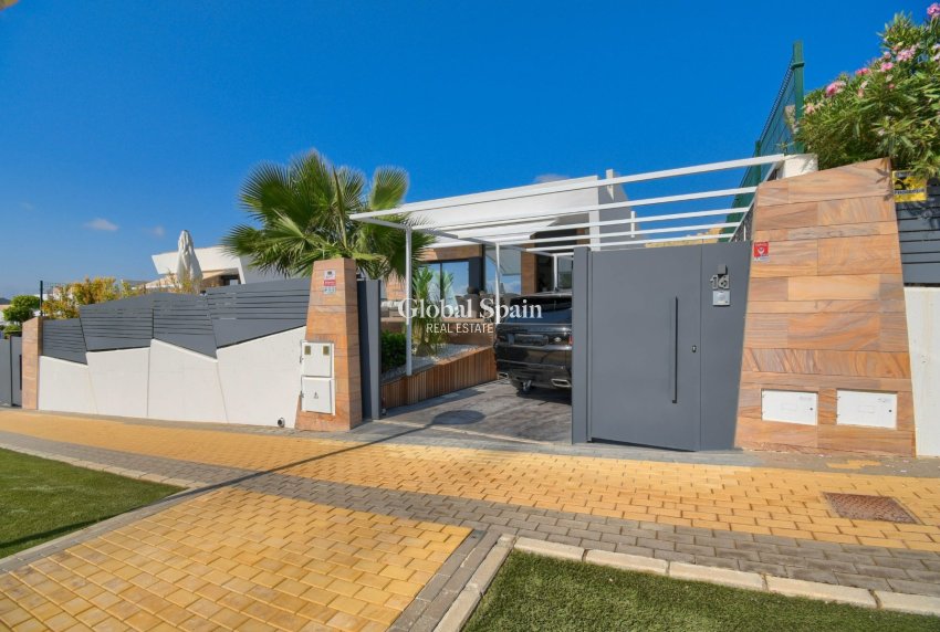 Revente - VILLA -
FINESTRAT