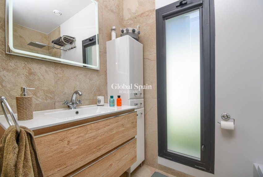 Revente - VILLA -
FINESTRAT