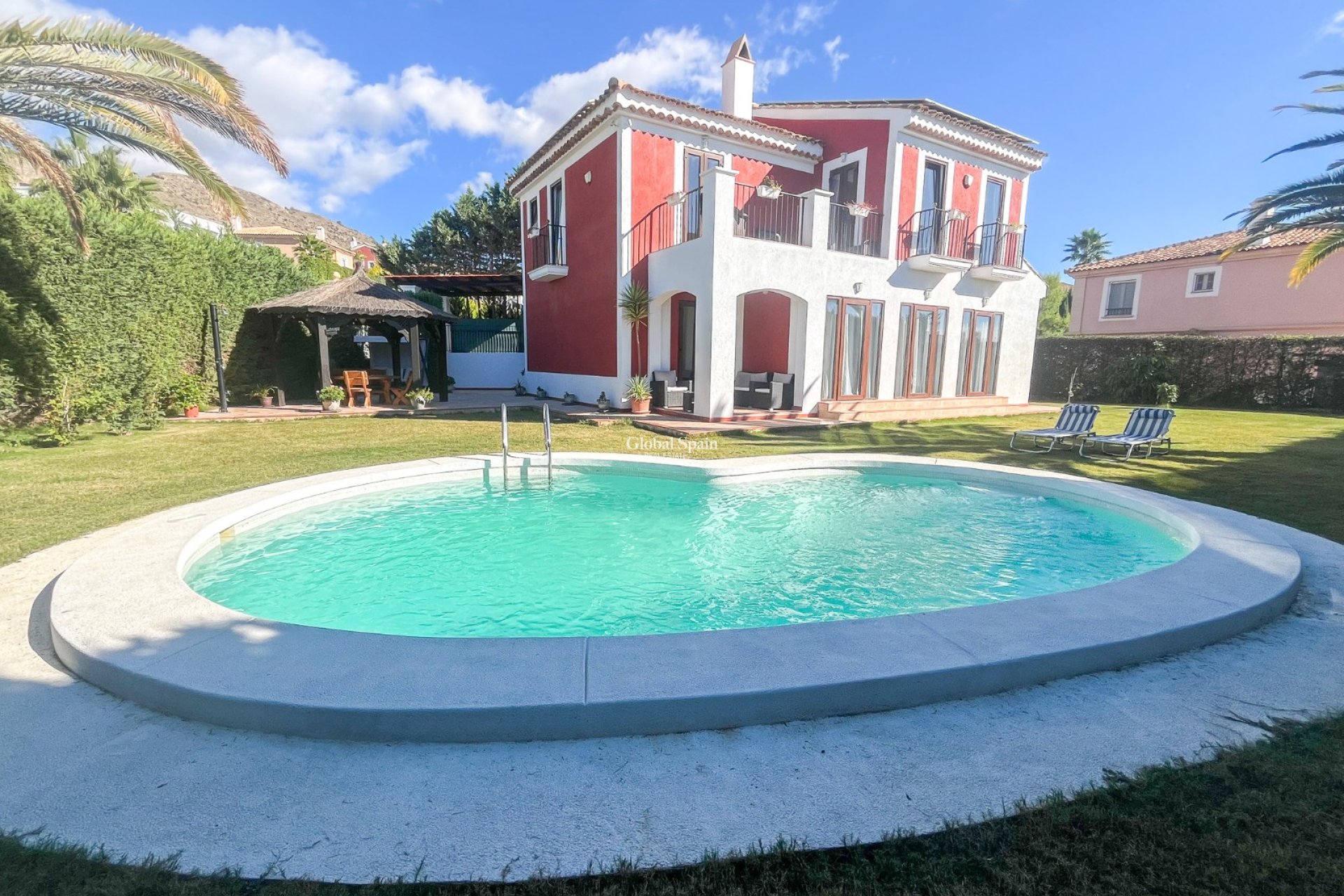 Revente - VILLA -
FINESTRAT