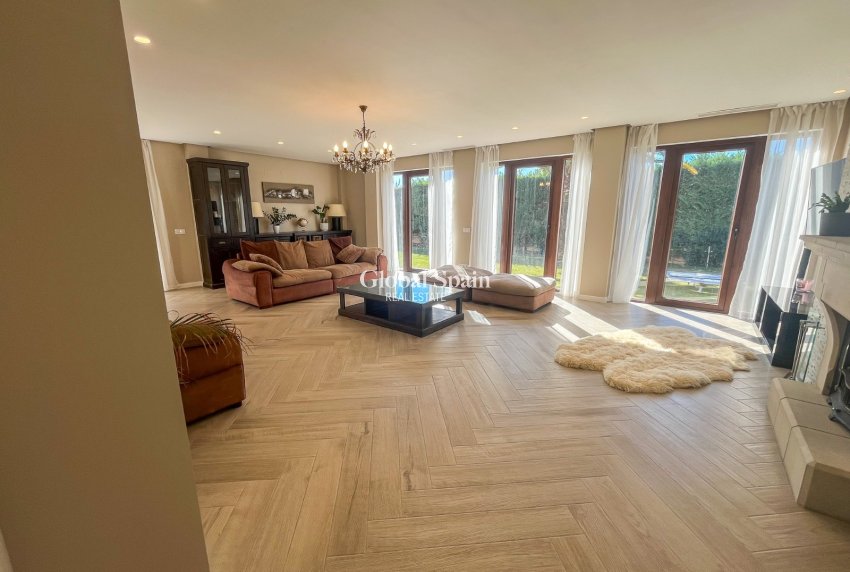 Revente - VILLA -
FINESTRAT