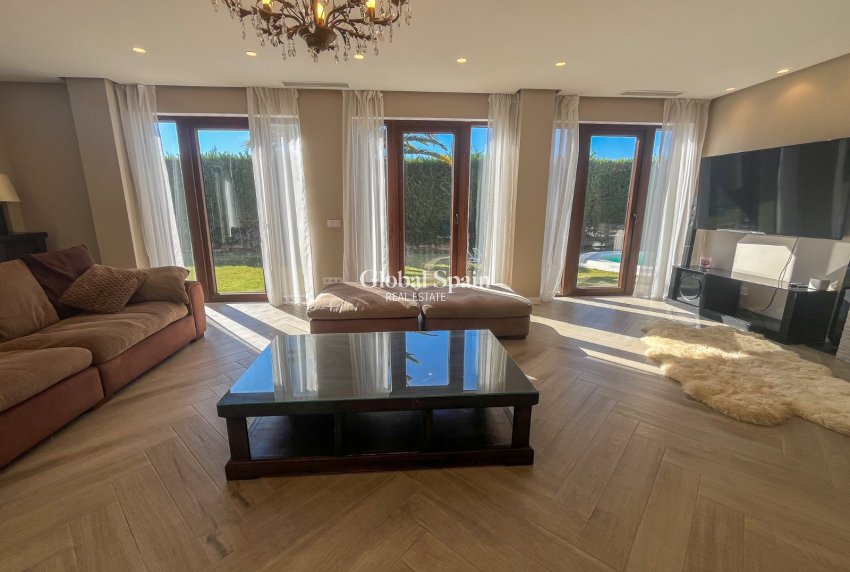 Revente - VILLA -
FINESTRAT