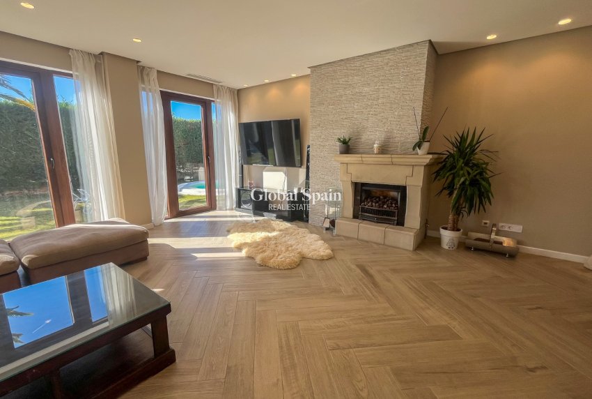 Revente - VILLA -
FINESTRAT