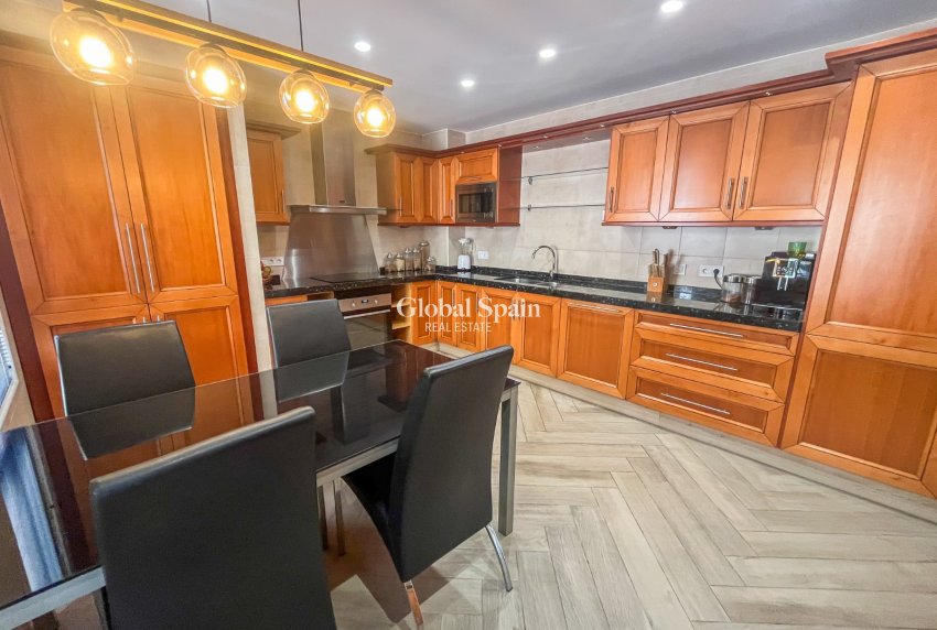 Revente - VILLA -
FINESTRAT