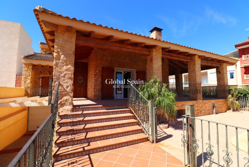 Revente - VILLA -
FORMENTERA DEL SEGURA - Formentera - Village