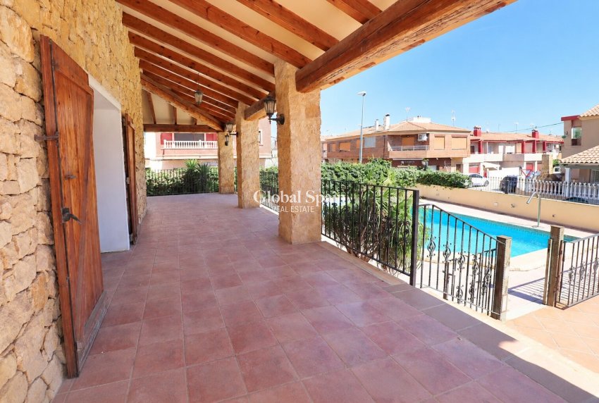 Revente - VILLA -
FORMENTERA DEL SEGURA - Formentera - Village