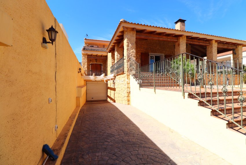 Revente - VILLA -
FORMENTERA DEL SEGURA - Formentera - Village