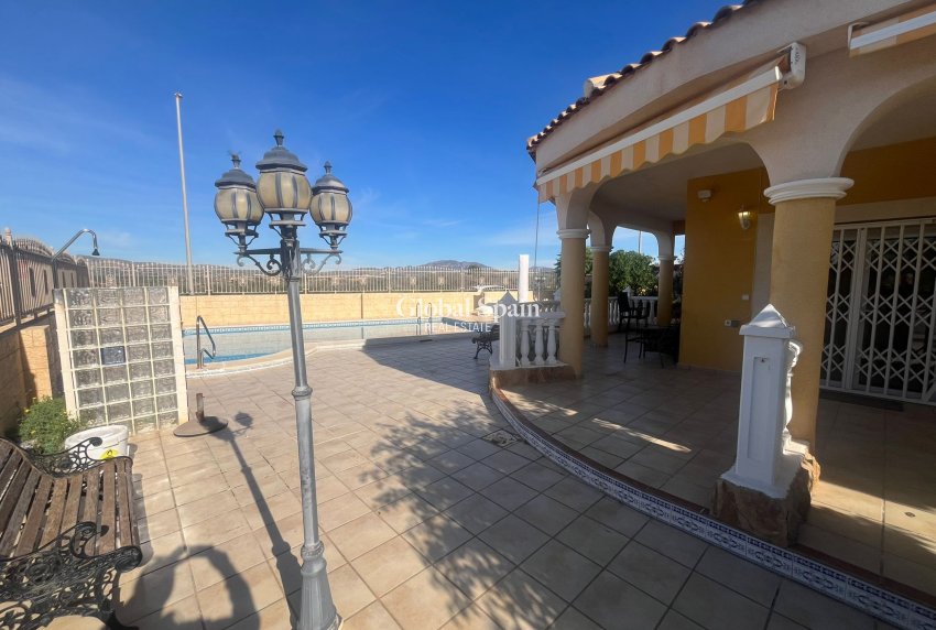 Revente - VILLA -
GEA Y TRUYOLS - Inland