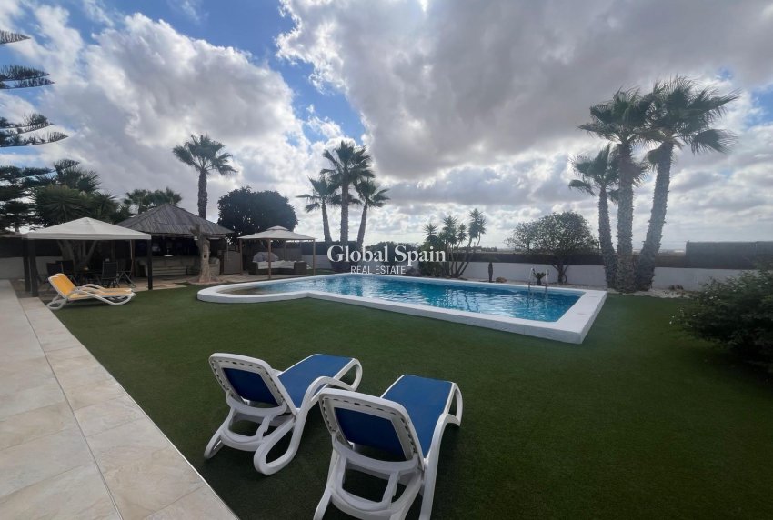 Revente - VILLA -
GEA Y TRUYOLS - Inland