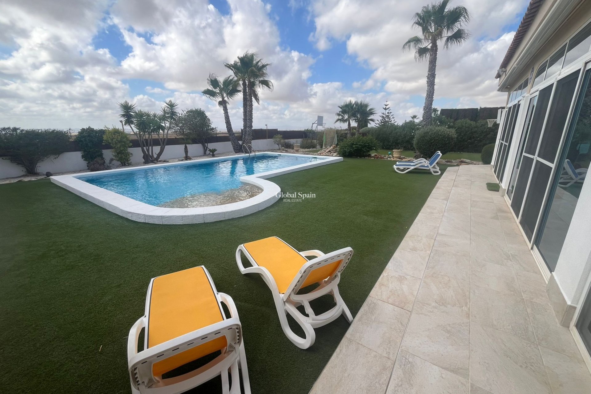 Revente - VILLA -
GEA Y TRUYOLS - Inland