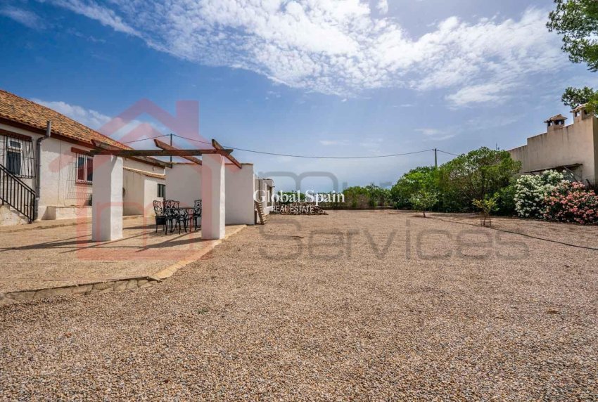 Revente - VILLA -
GEA Y TRUYOLS - Inland