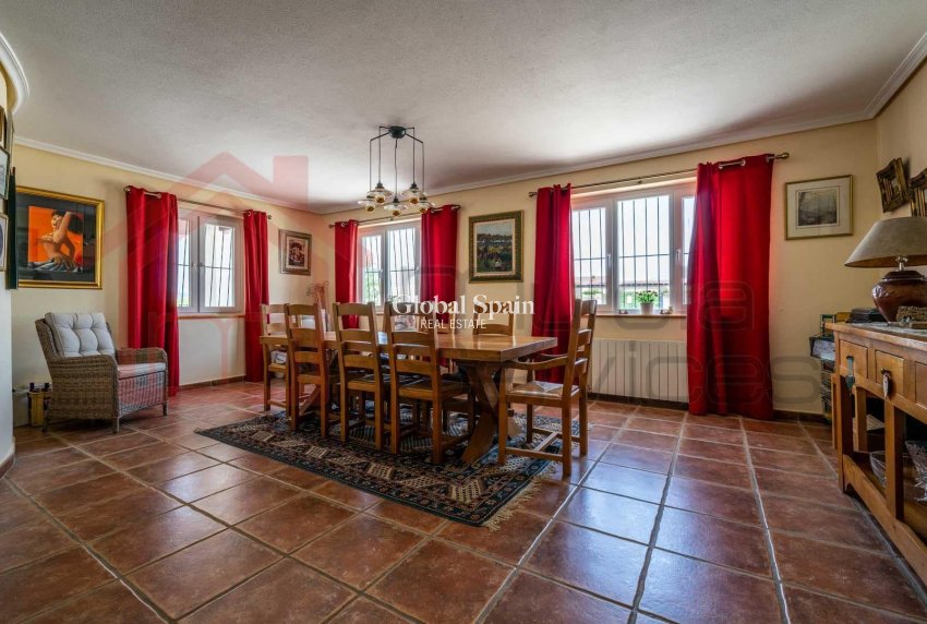 Revente - VILLA -
GEA Y TRUYOLS - Inland