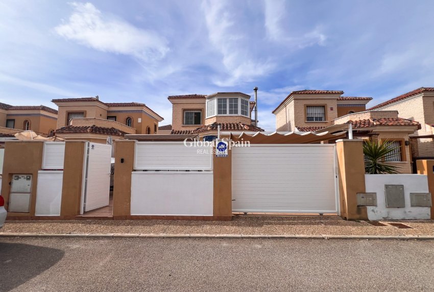 Revente - VILLA -
GUARDAMAR DEL SEGURA - EL RASO