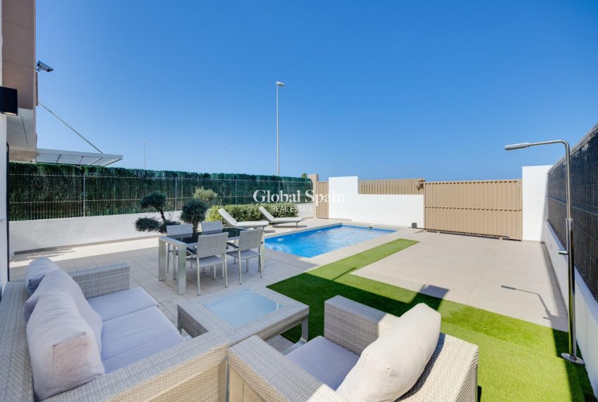 Revente - VILLA -
GUARDAMAR DEL SEGURA - EL RASO