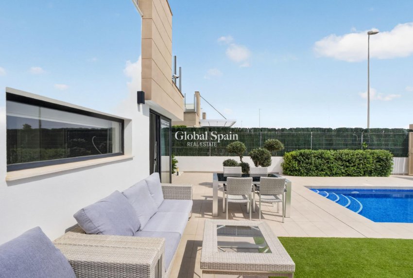 Revente - VILLA -
GUARDAMAR DEL SEGURA - EL RASO