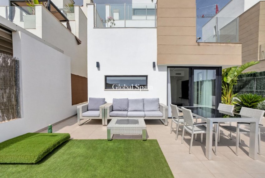 Revente - VILLA -
GUARDAMAR DEL SEGURA - EL RASO