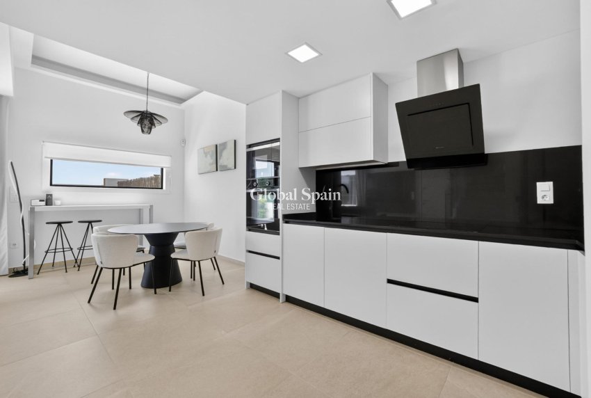 Revente - VILLA -
GUARDAMAR DEL SEGURA - EL RASO