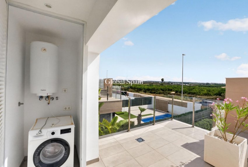 Revente - VILLA -
GUARDAMAR DEL SEGURA - EL RASO