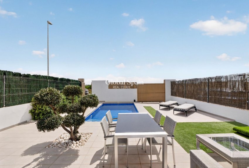 Revente - VILLA -
GUARDAMAR DEL SEGURA - EL RASO