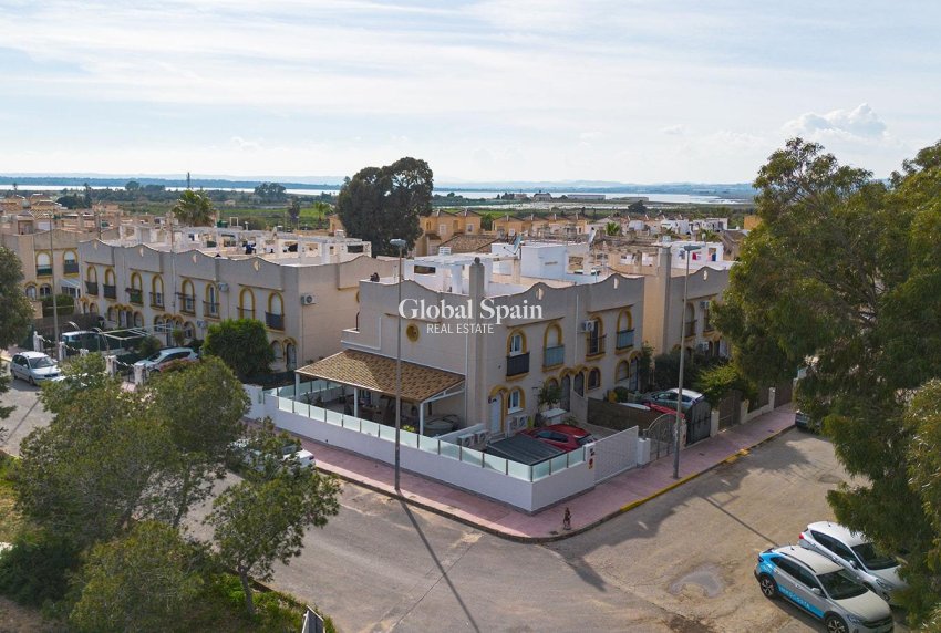 Revente - VILLA -
GUARDAMAR DEL SEGURA - Urbanizaciones