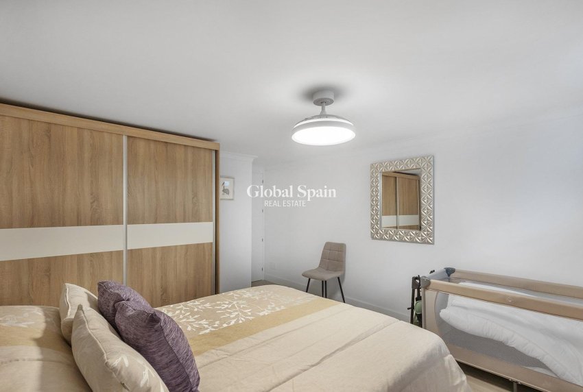 Revente - VILLA -
GUARDAMAR DEL SEGURA - Urbanizaciones