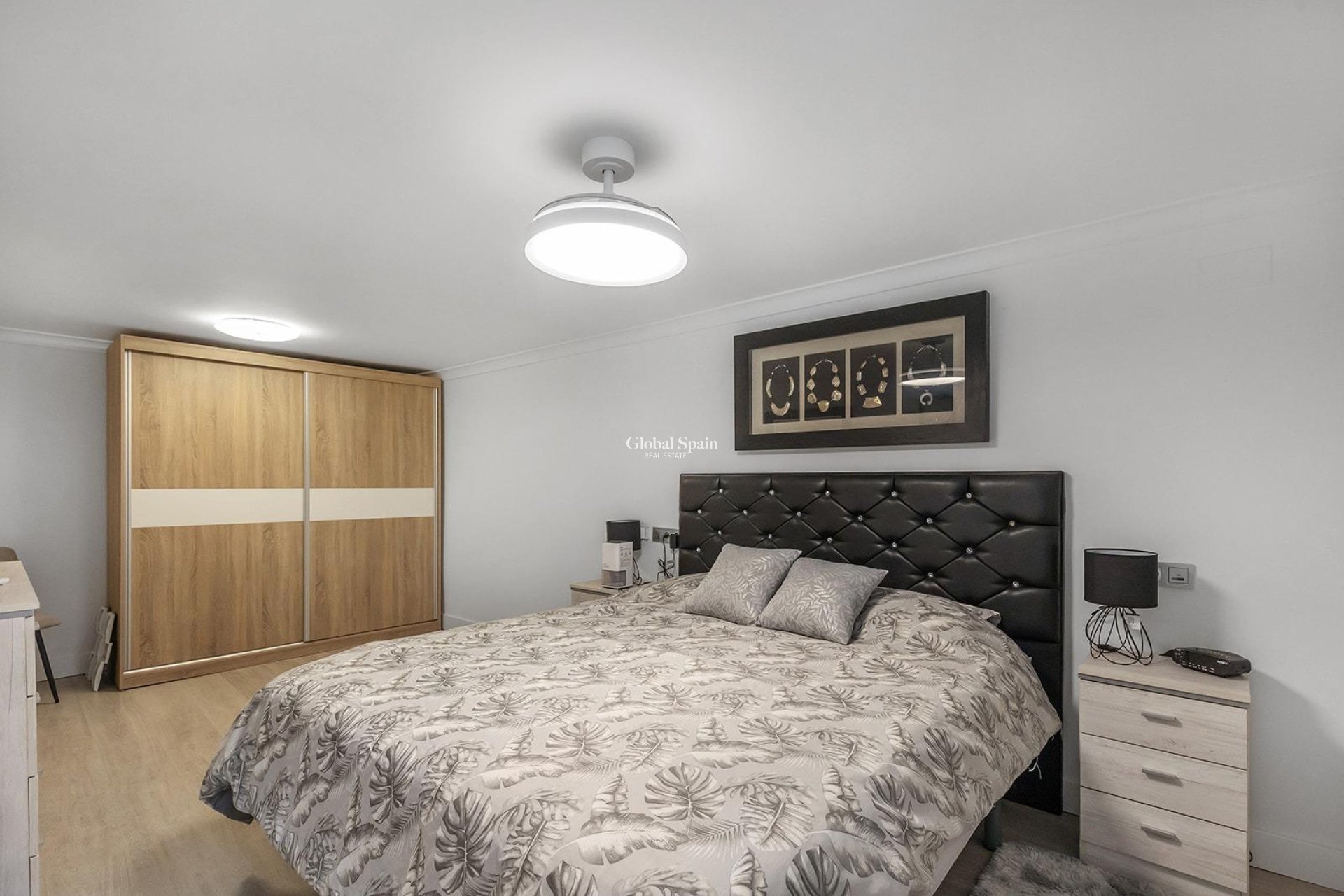 Revente - VILLA -
GUARDAMAR DEL SEGURA - Urbanizaciones