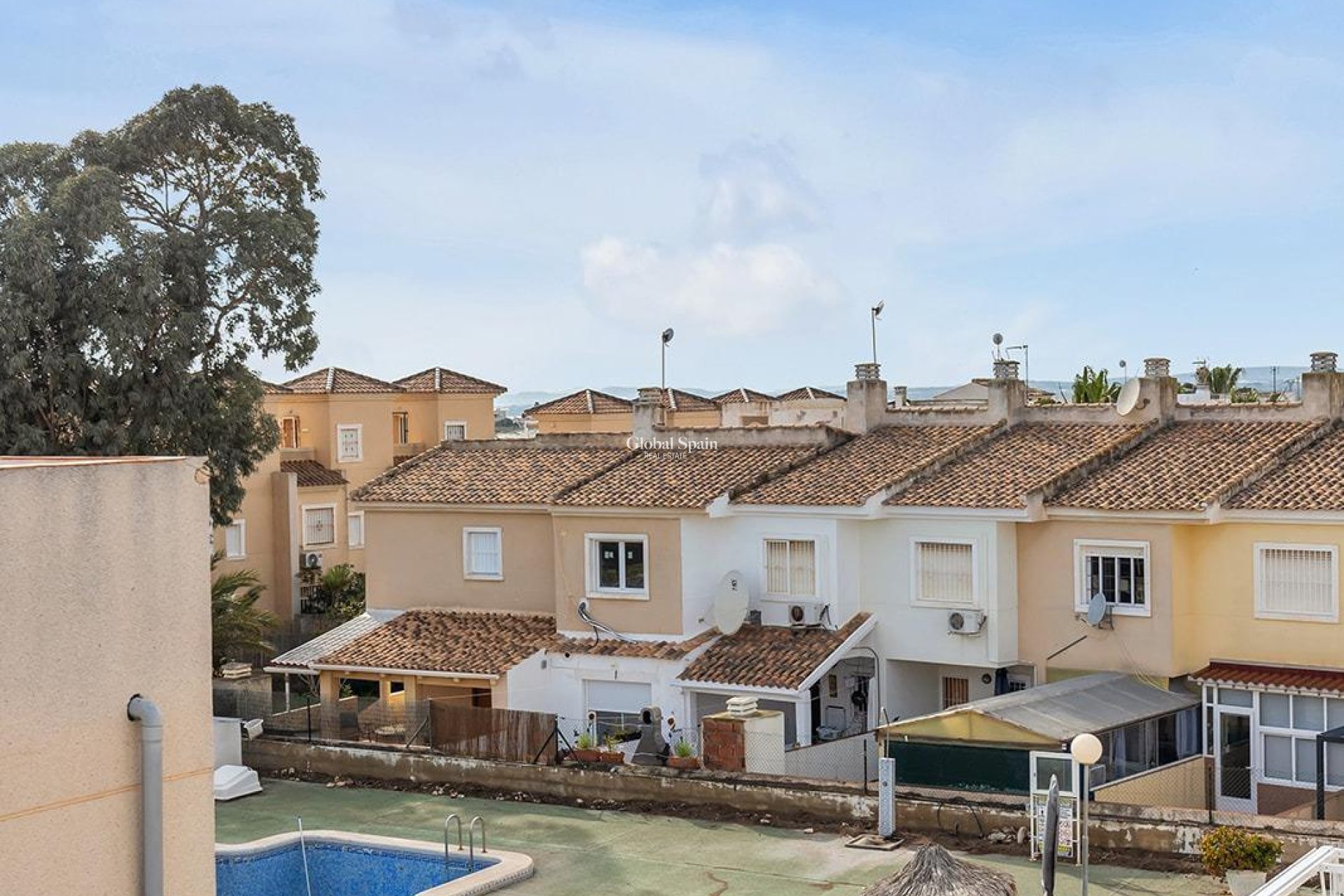 Revente - VILLA -
GUARDAMAR DEL SEGURA - Urbanizaciones