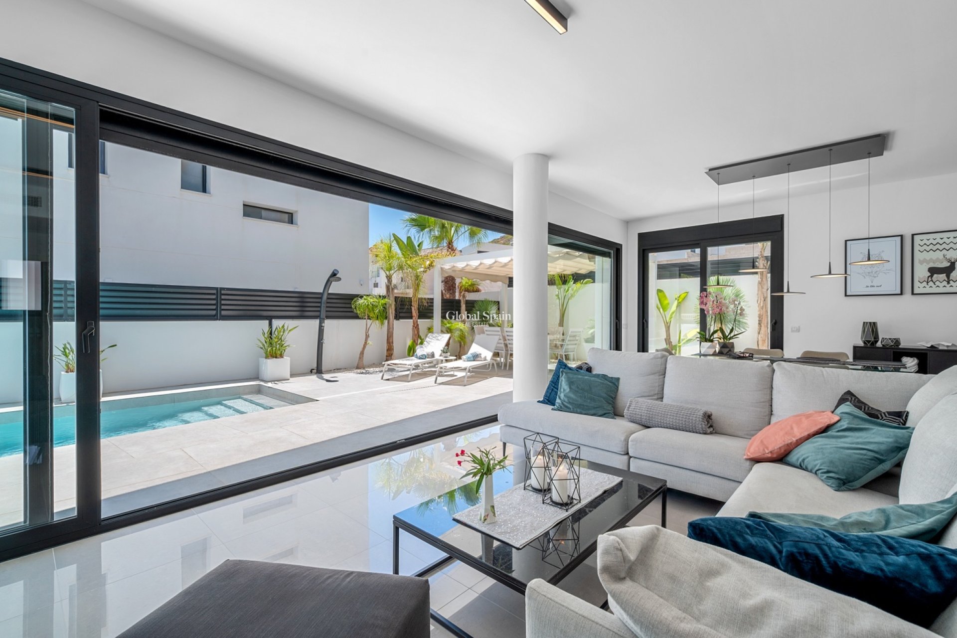 Revente - VILLA -
GUARDAMAR DEL SEGURA