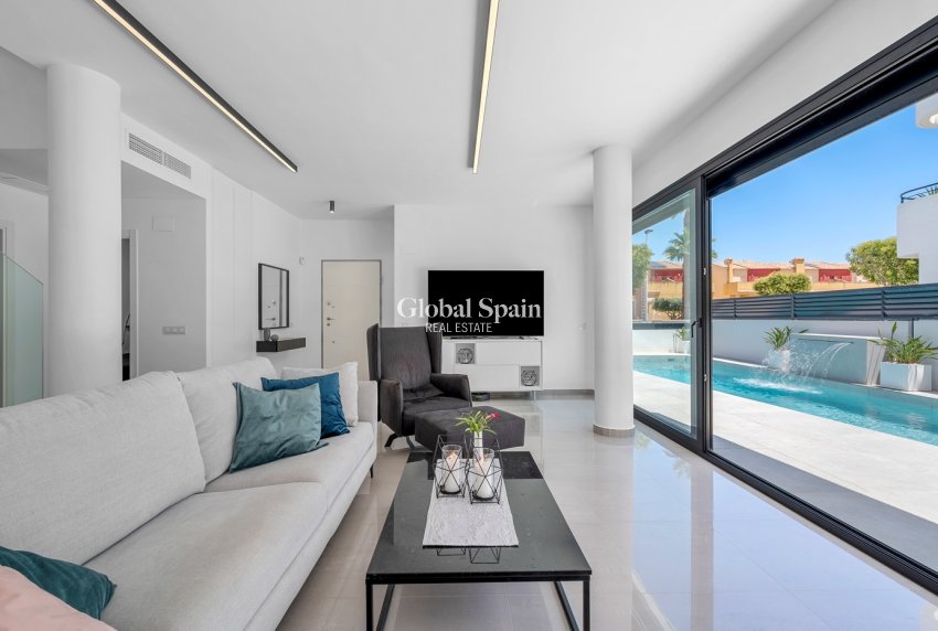 Revente - VILLA -
GUARDAMAR DEL SEGURA