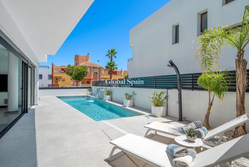 Revente - VILLA -
GUARDAMAR DEL SEGURA