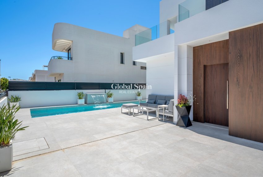 Revente - VILLA -
GUARDAMAR DEL SEGURA