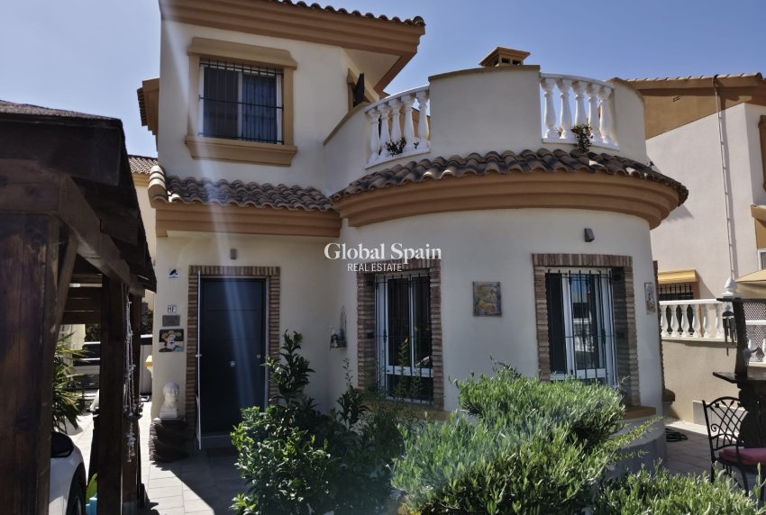 Revente - VILLA -
GUARDAMAR DEL SEGURA