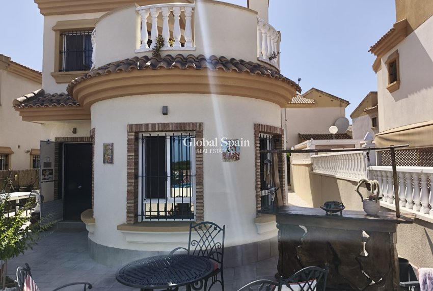 Revente - VILLA -
GUARDAMAR DEL SEGURA