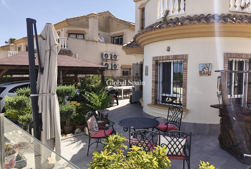 Revente - VILLA -
GUARDAMAR DEL SEGURA