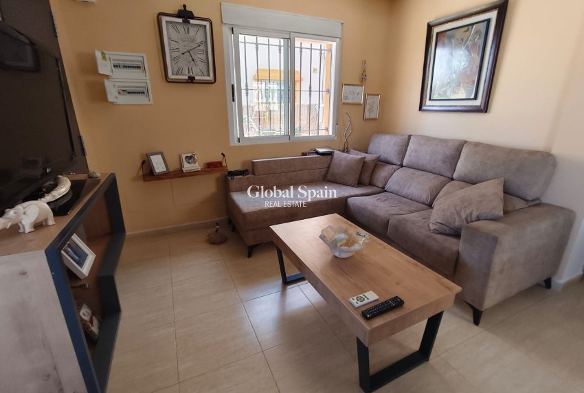 Revente - VILLA -
GUARDAMAR DEL SEGURA