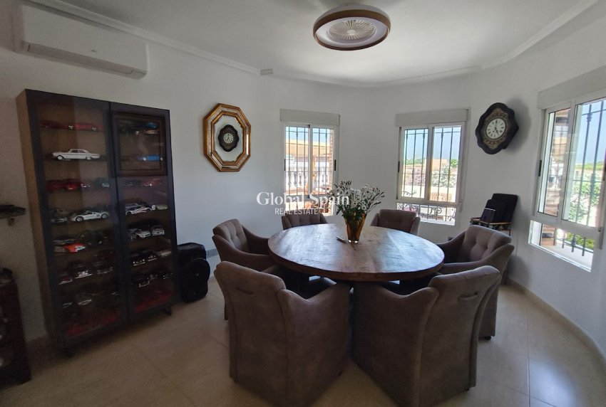 Revente - VILLA -
GUARDAMAR DEL SEGURA