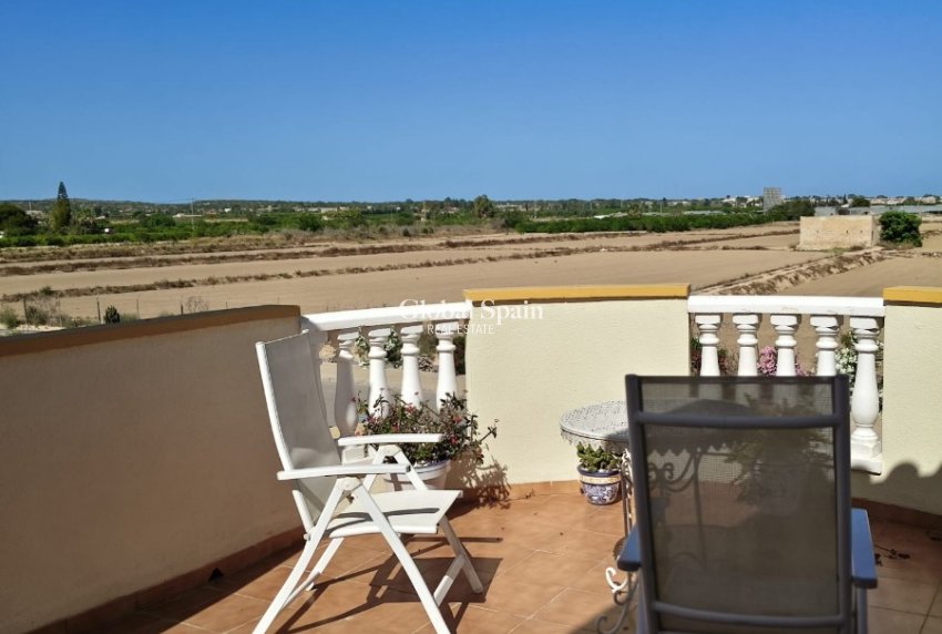 Revente - VILLA -
GUARDAMAR DEL SEGURA
